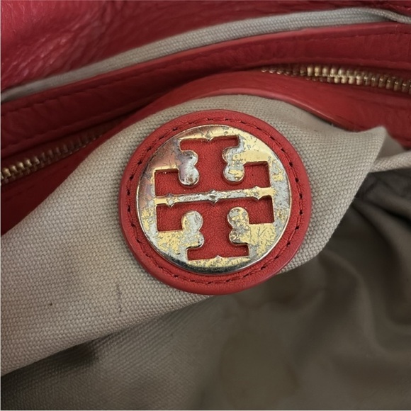 Tory Burch | Orange Amanda Leather Detachable Chain Crossbody Strap Clutch Bag - Picture 3 of 16